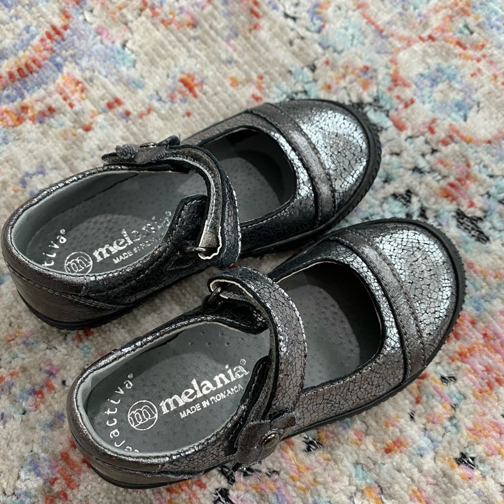 New girl dress shoes (leather)